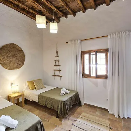 Valencia Vila *